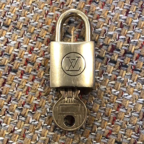 Vintage LV Louis Vuitton Padlock Lock & Key 201 - Picture 5 of 8